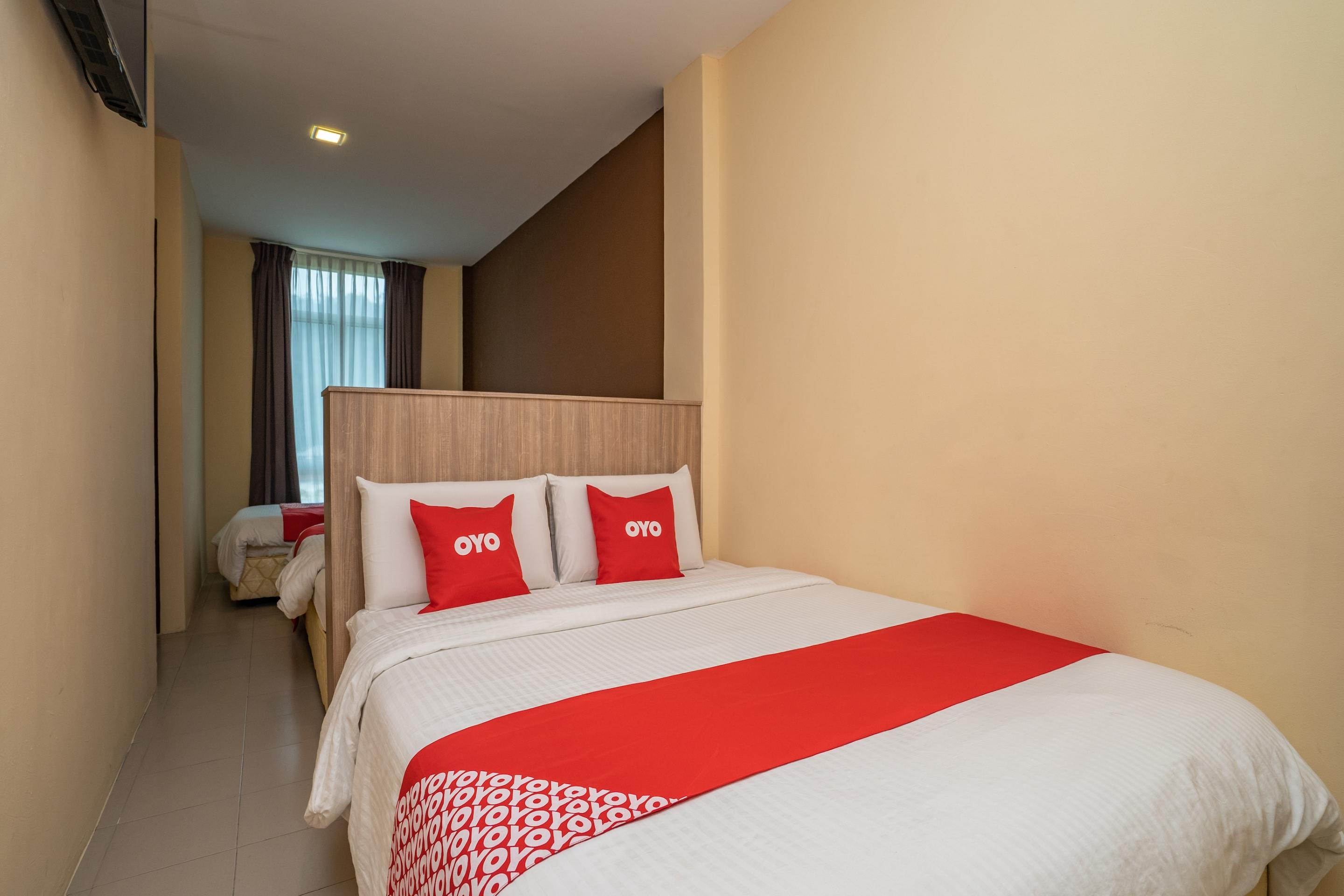 Oyo 44078 The Island Hotel Kampong Pasir Bogak Exterior photo