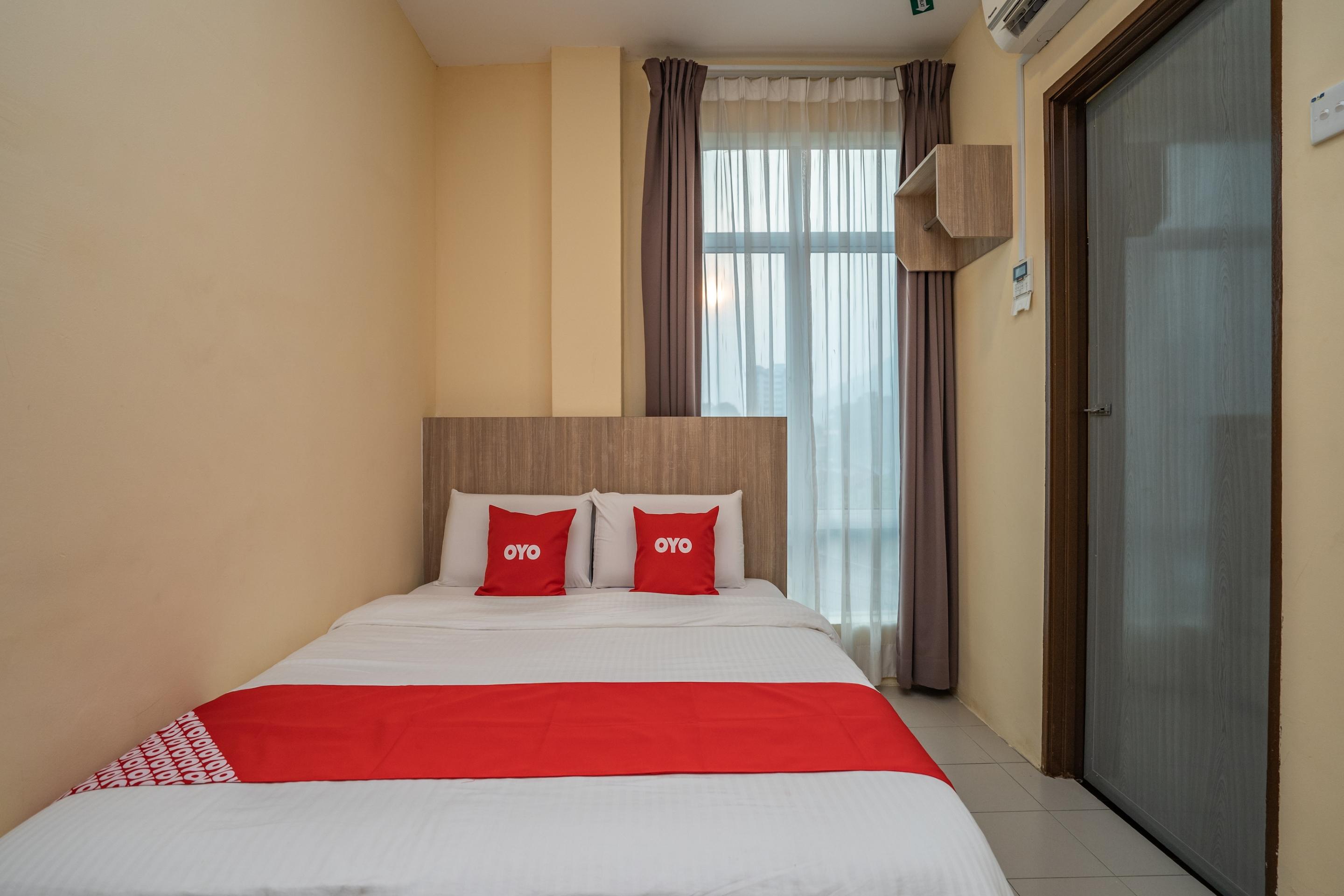 Oyo 44078 The Island Hotel Kampong Pasir Bogak Exterior photo