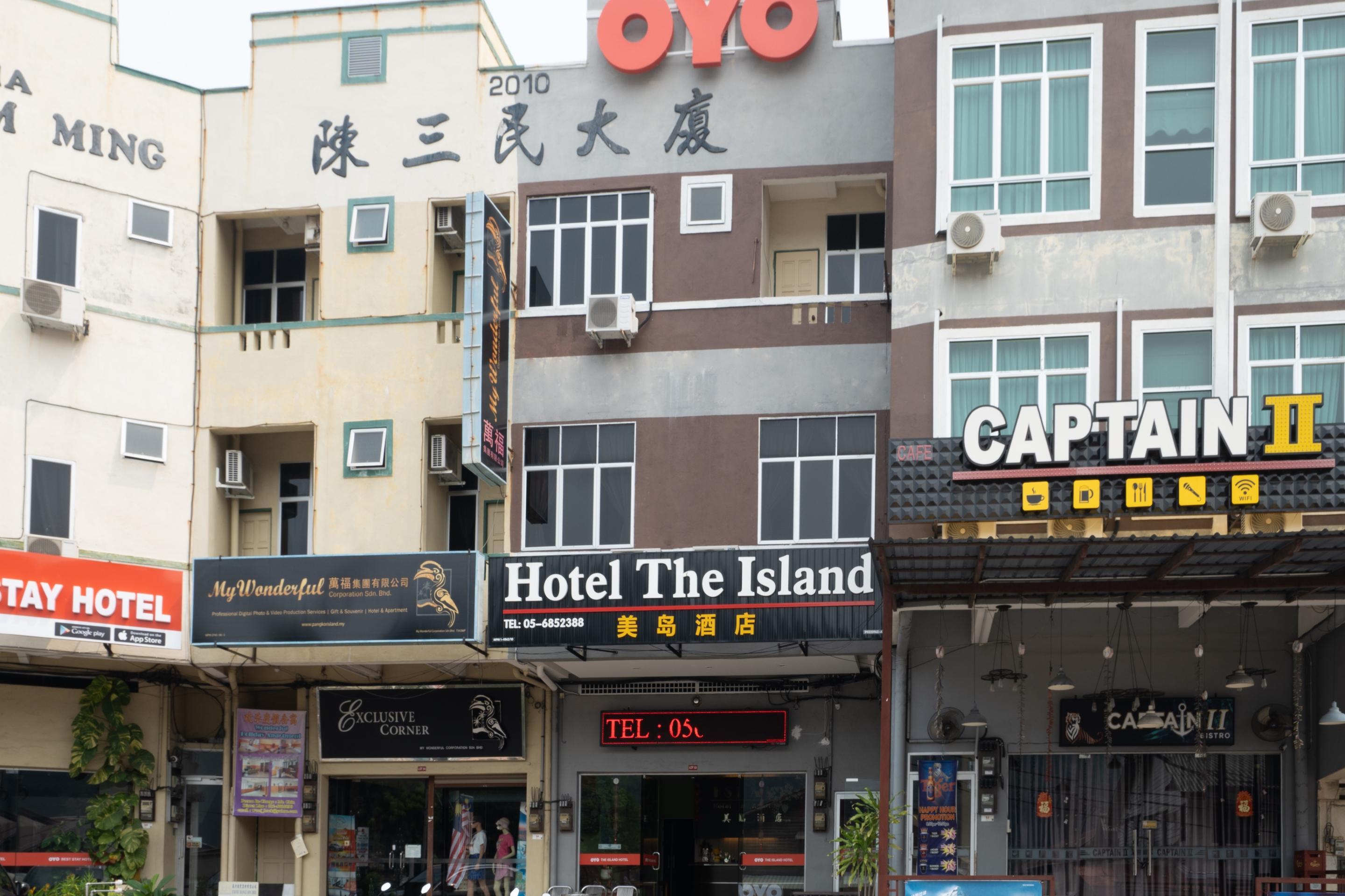 Oyo 44078 The Island Hotel Kampong Pasir Bogak Exterior photo