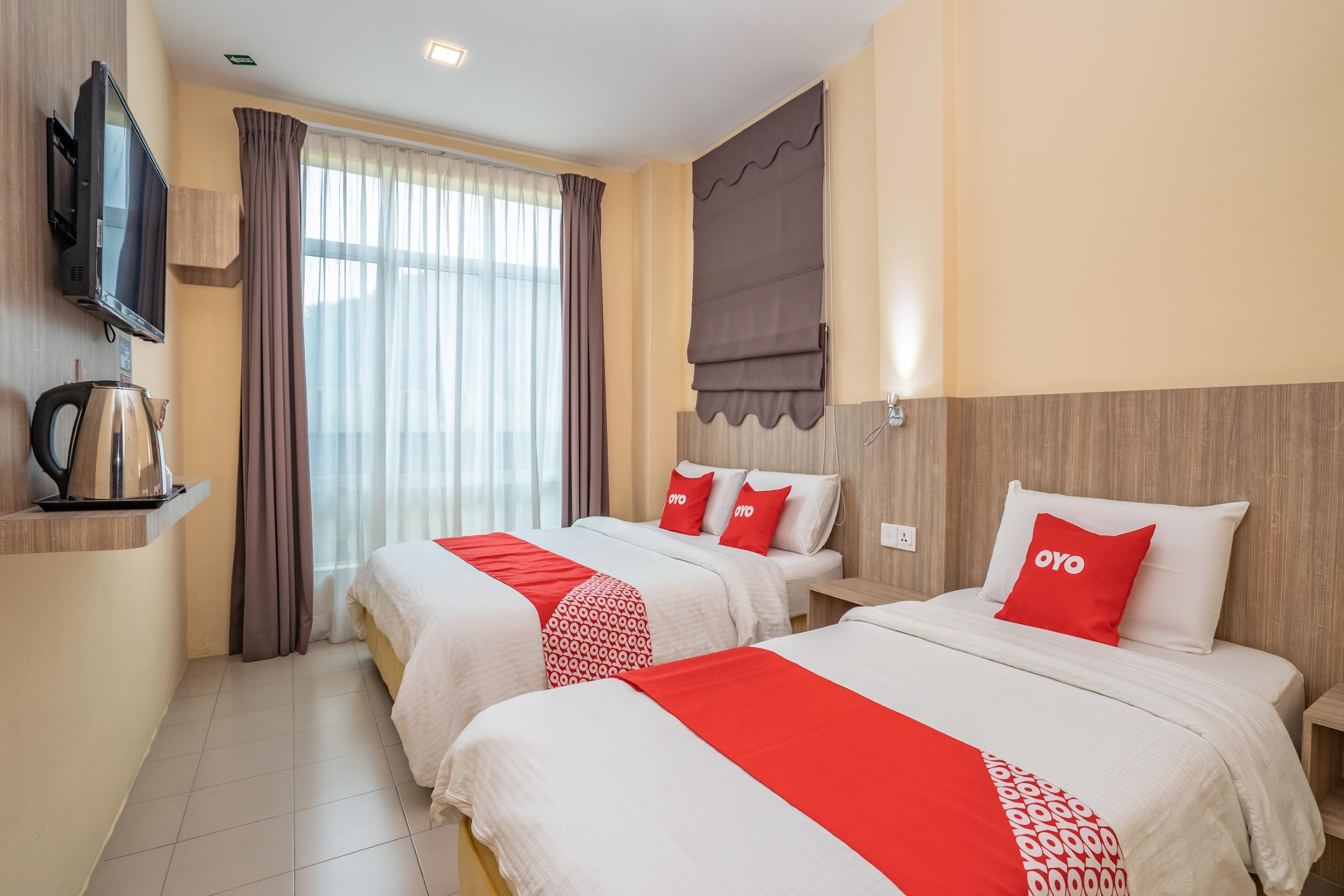 Oyo 44078 The Island Hotel Kampong Pasir Bogak Exterior photo